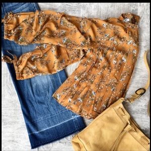 Kensie Floral Pleated L/S Top